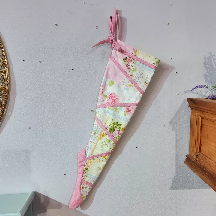 تعليقة قماش على هيئة حذاء باليه